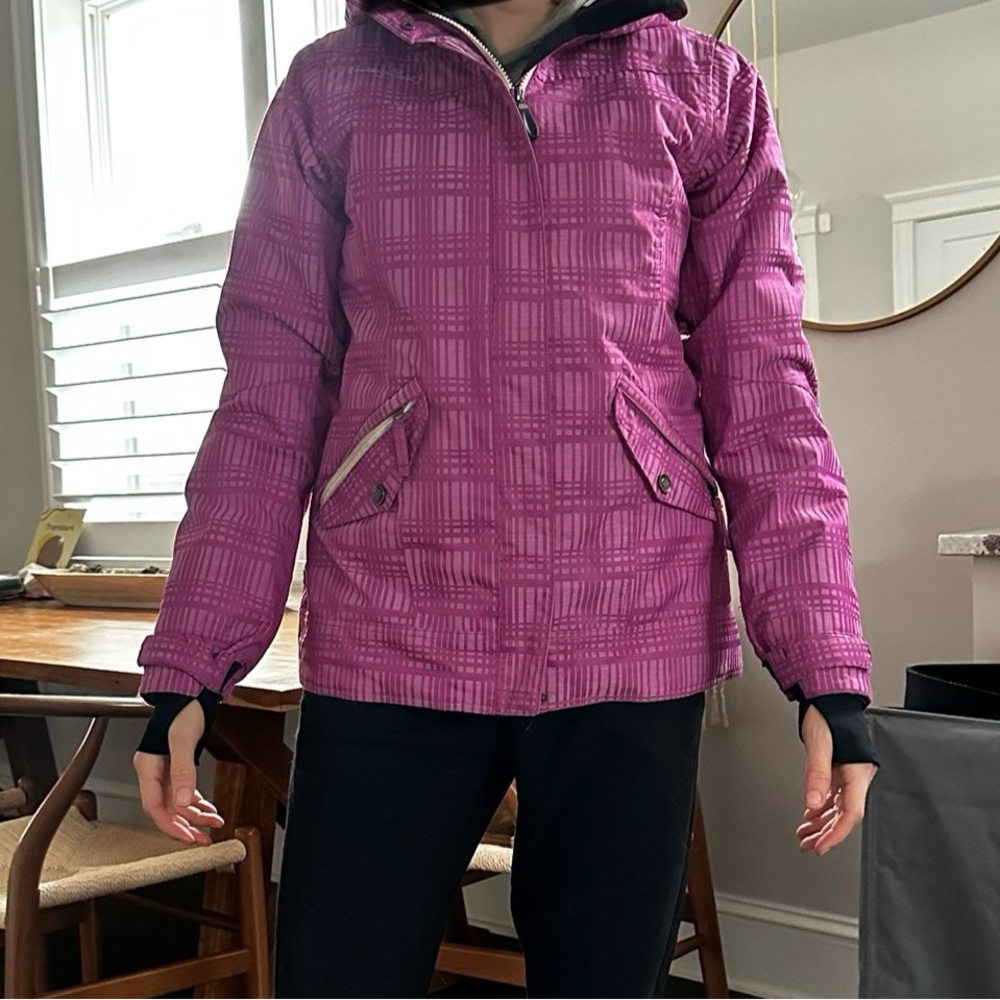 686 Ski and Snowboard Jacket. Excellent warmth & water repellent capabilities.